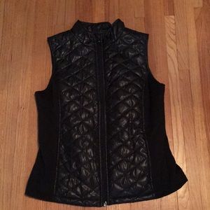 Medium black vest
